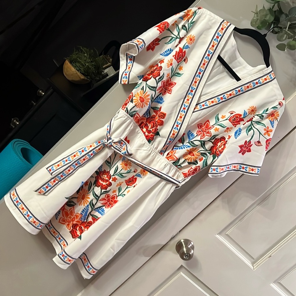 CUPSHE White Floral Surplice Half Sleeve Wrap Style Mini Dress Large